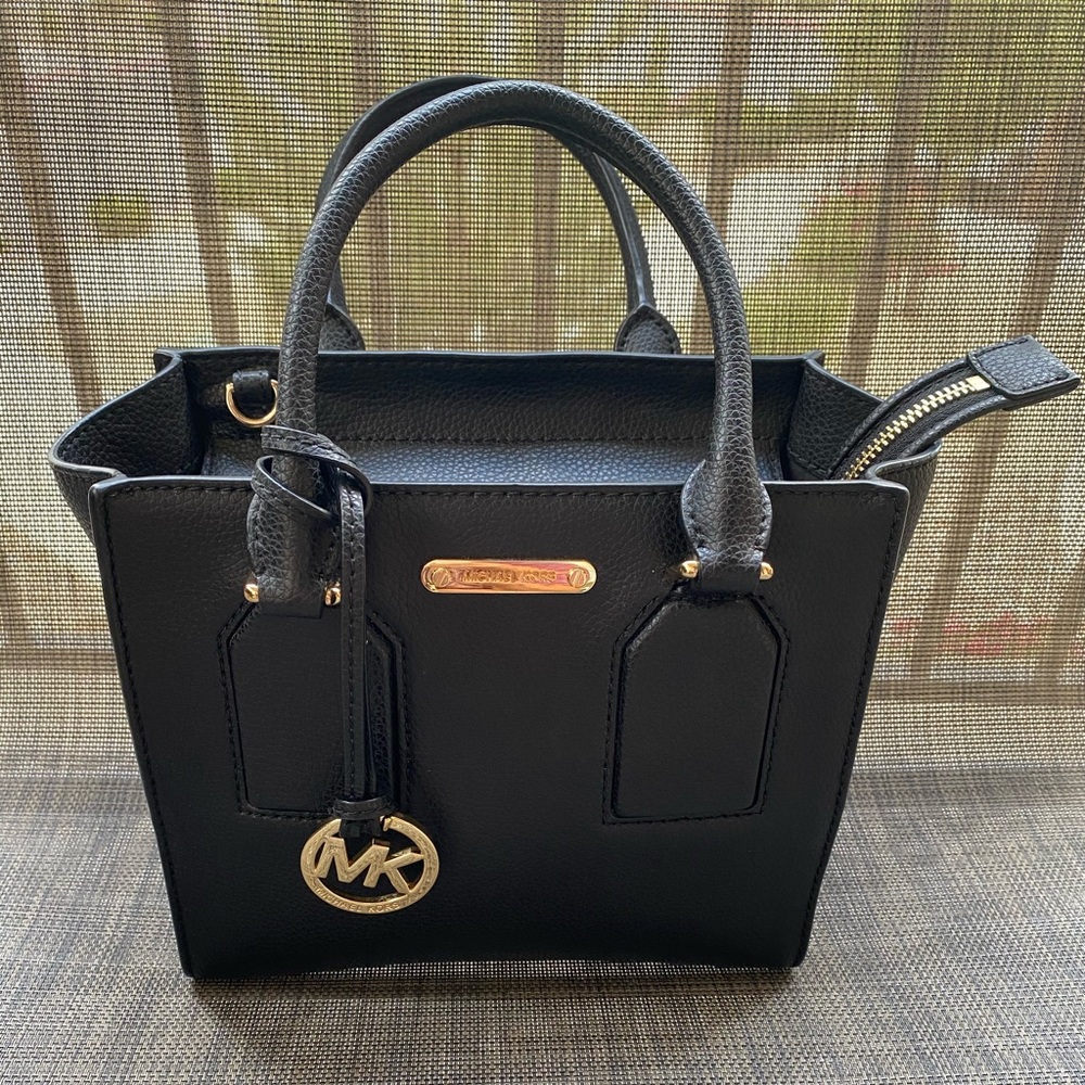 MICHAEL KORS Selby Black Pebble Leather Bag